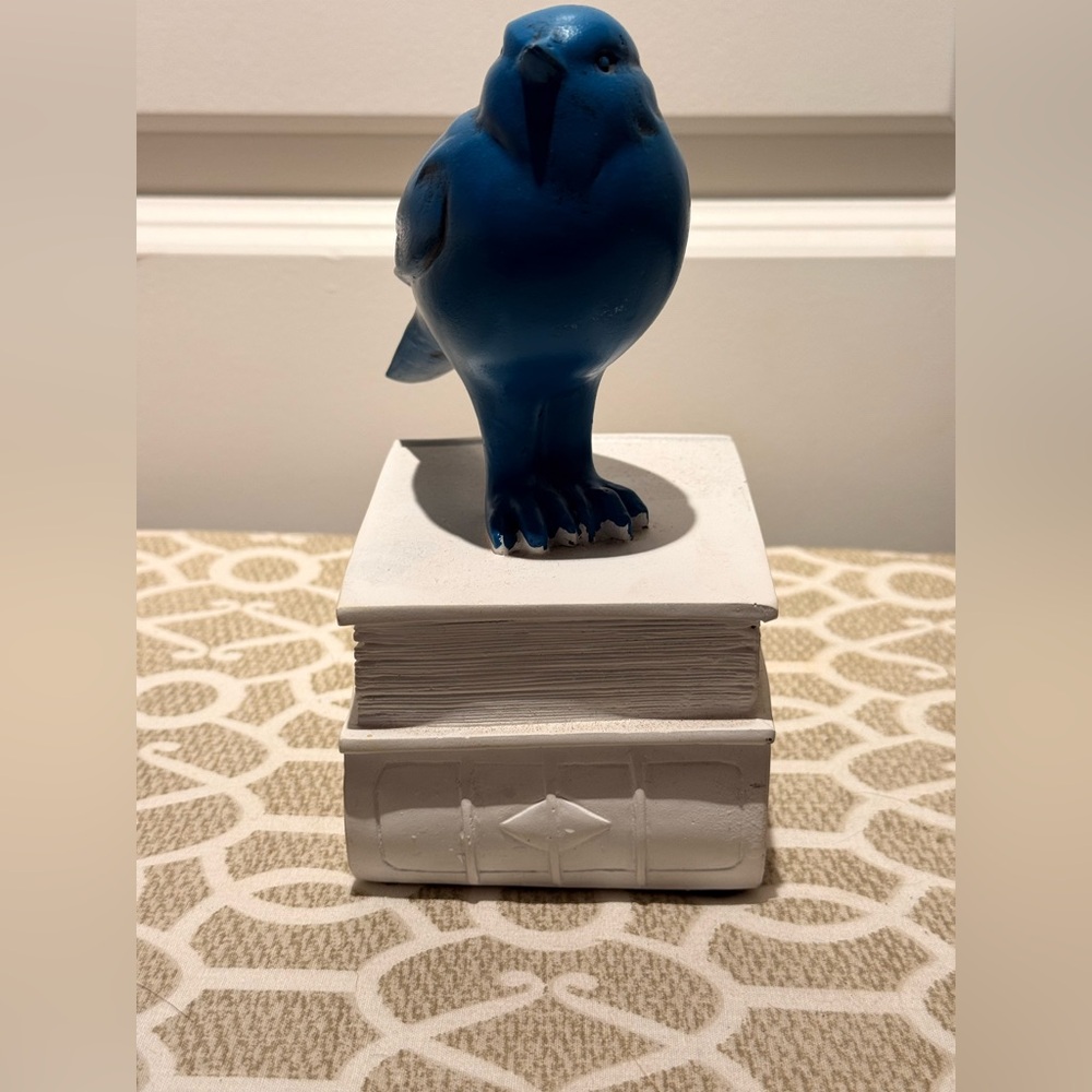 Blue bird figurine bookend on top of books - Picture 4 of 7